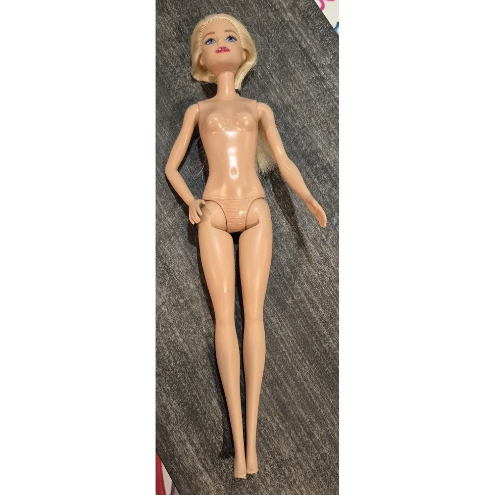 Mattel Barbie Fashionistas doll with a platinum‎ blonde ponytail & Articulated